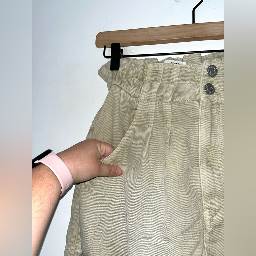 Isabel Marant High-Waist Pleated Cream Shorts - Picture 13 of 15